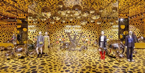 yayoi kusama x lv|yayoi kusama louis vuitton 2012.